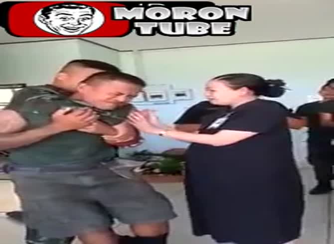 Video :A soldier with a needle phobia